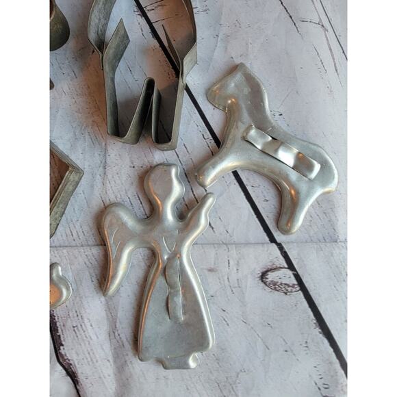 Group Of 12 Vintage Cookie Cutters Aluminum Metal Crafting Cutters - Picture 2 of 8